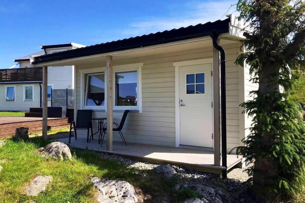 Feriehus Med Sjoutsikt Satra ภายนอก รูปภาพ