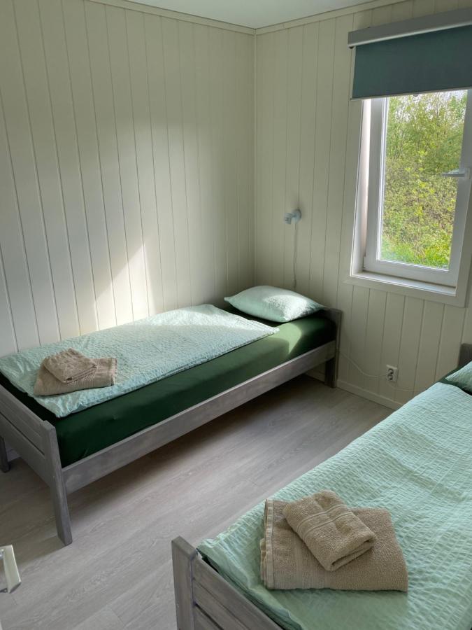 Feriehus Med Sjoutsikt Satra ภายนอก รูปภาพ